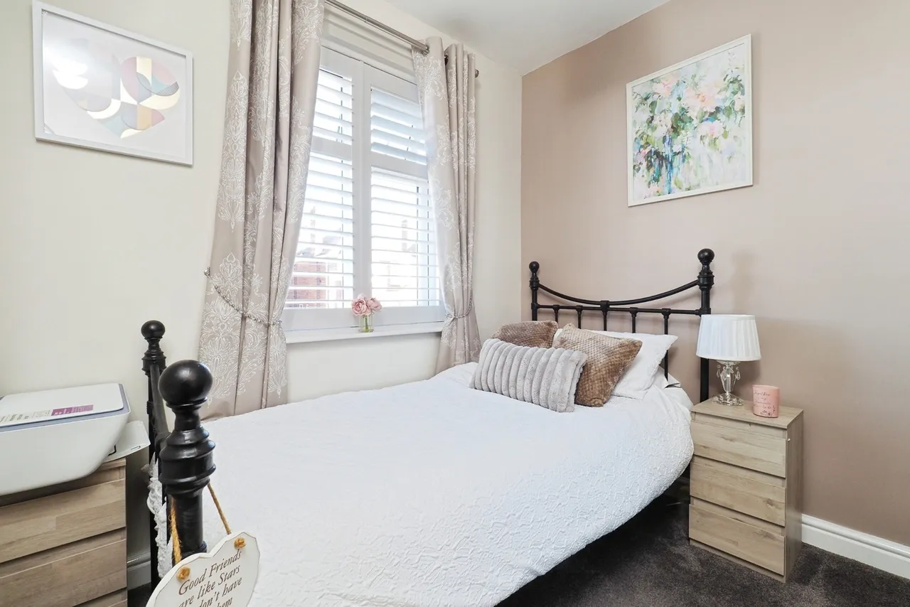 Castleton Avenue, Arnold, NG5, photo 13