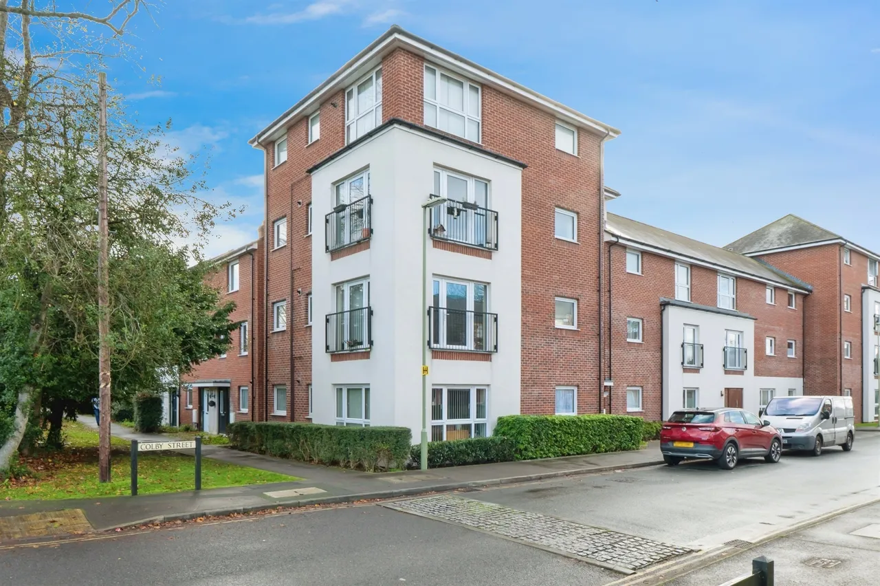 2 bed flat for sale — Colby Street, Southampton