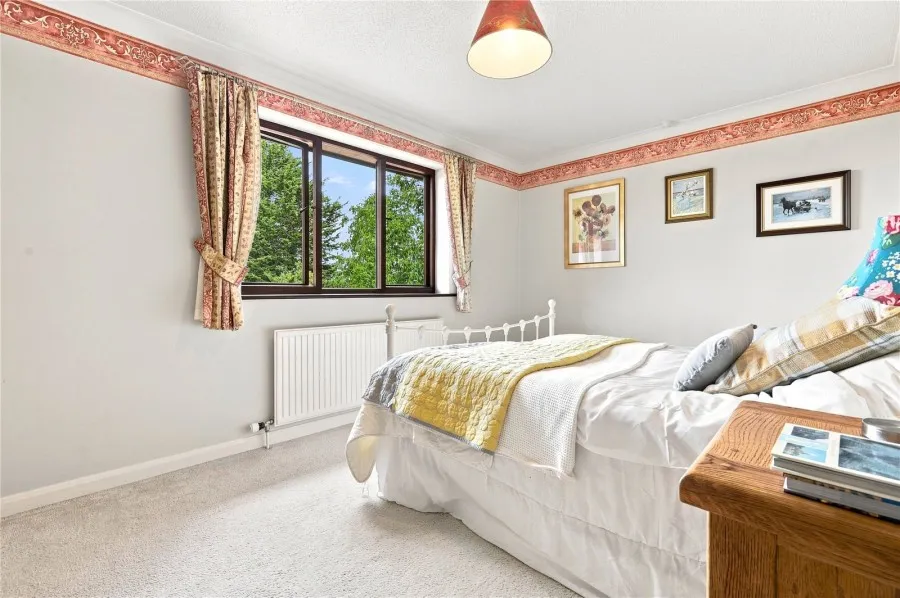 with 5 bedrooms in Castle Camps, CB21, photo 9