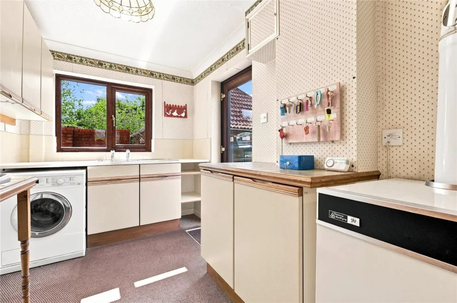 with 5 bedrooms in Castle Camps, CB21, photo 4