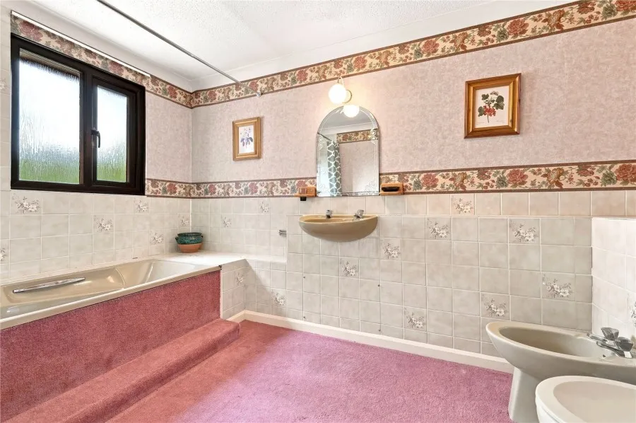 with 5 bedrooms in Castle Camps, CB21, photo 12