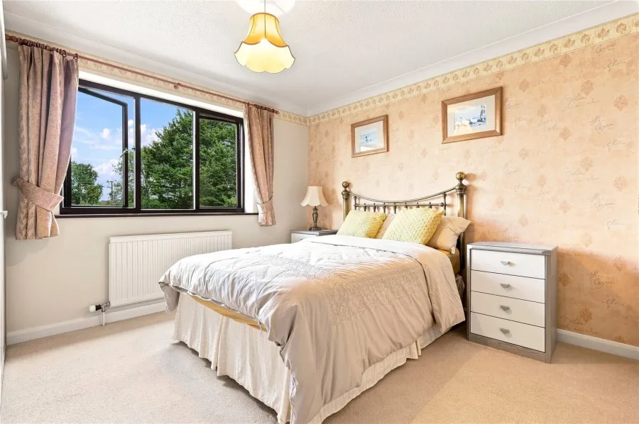 with 5 bedrooms in Castle Camps, CB21, photo 10