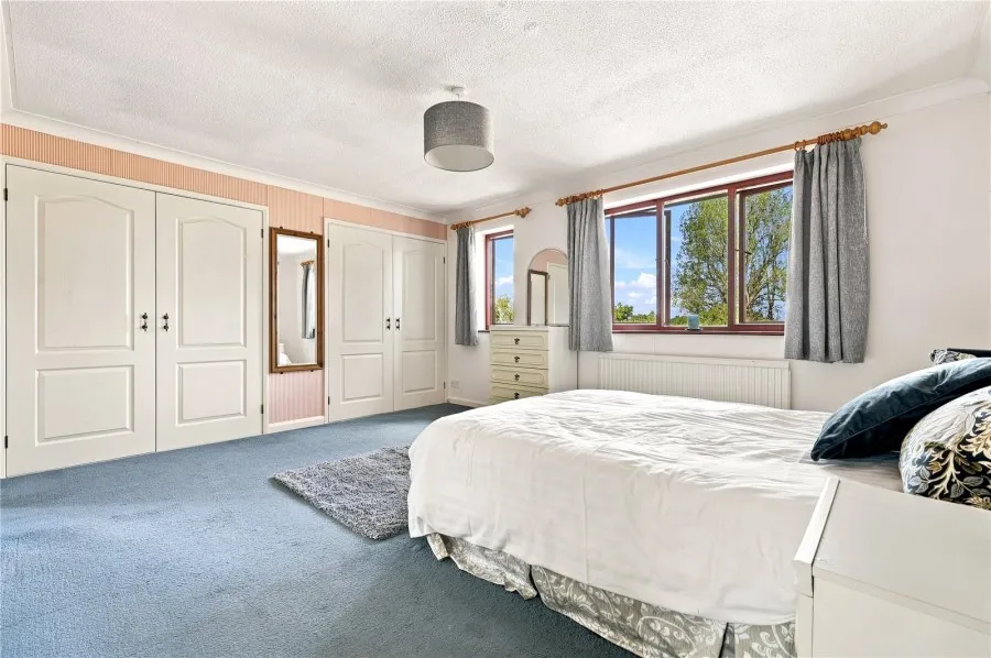 with 5 bedrooms in Castle Camps, CB21, photo 8