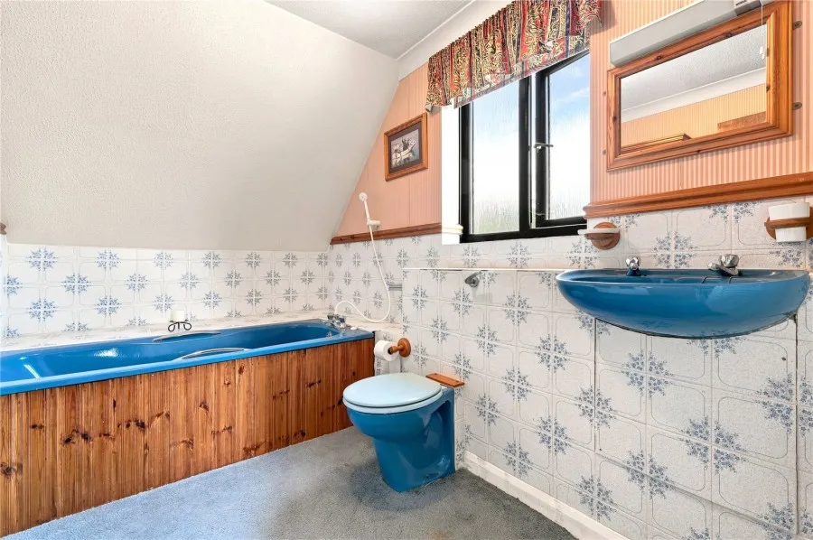 with 5 bedrooms in Castle Camps, CB21, photo 13