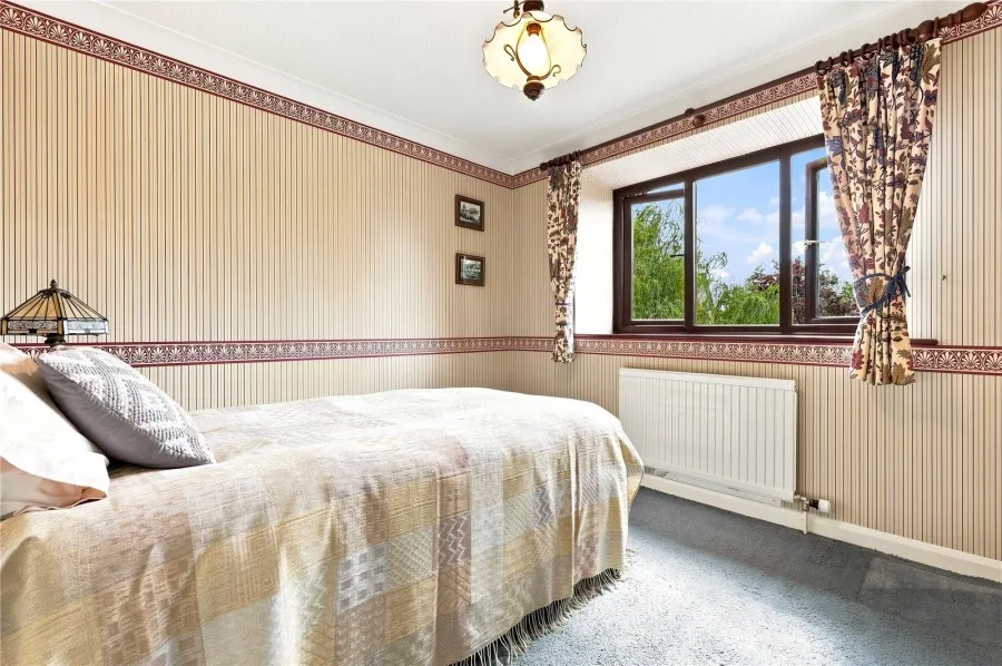 with 5 bedrooms in Castle Camps, CB21, photo 11