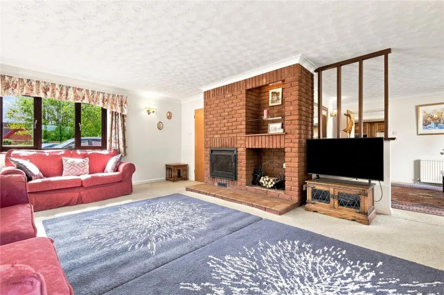 with 5 bedrooms in Castle Camps, CB21, photo 7