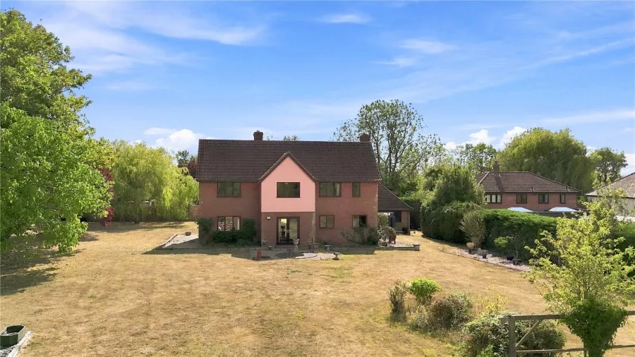 with 5 bedrooms in Castle Camps, CB21, photo 16