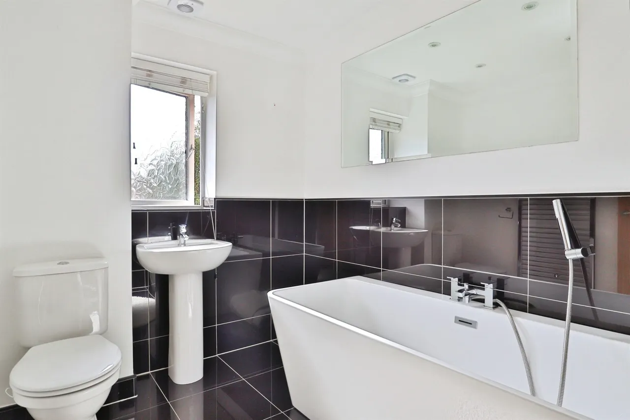 Higham Way, Garforth, LS25, photo 2