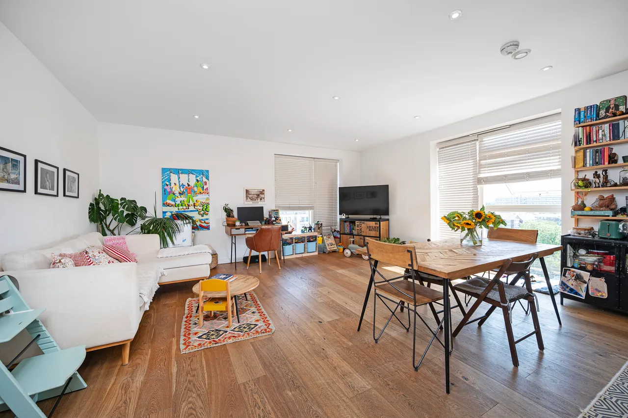 2 bed flat for sale — Flat 30, 21 Rosina Street, London