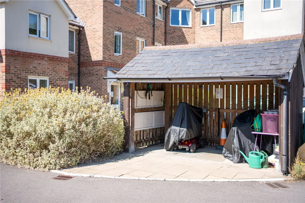 Station Road, Addlestone, KT15, photo 7