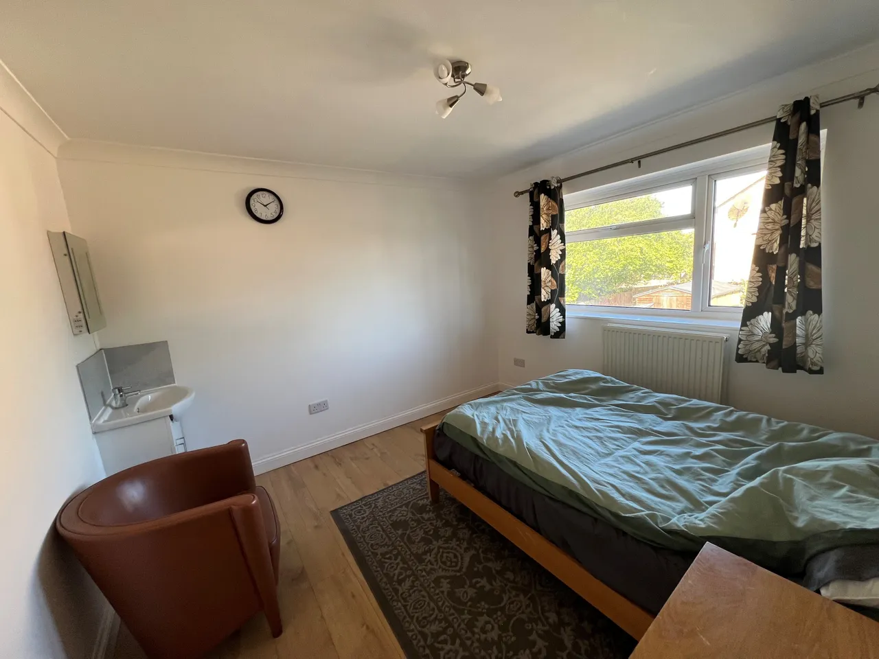 Gossops Green, RH11, photo 12