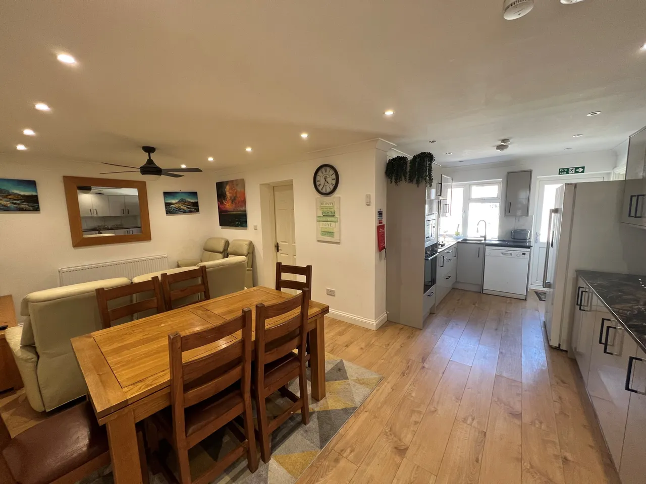 Gossops Green, RH11, photo 2