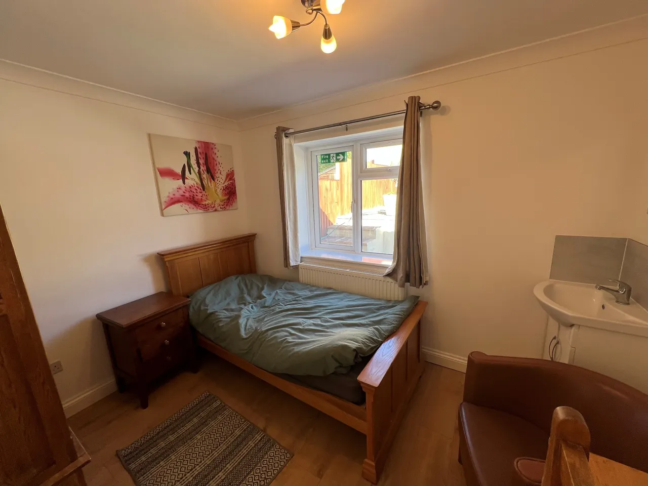 Gossops Green, RH11, photo 15