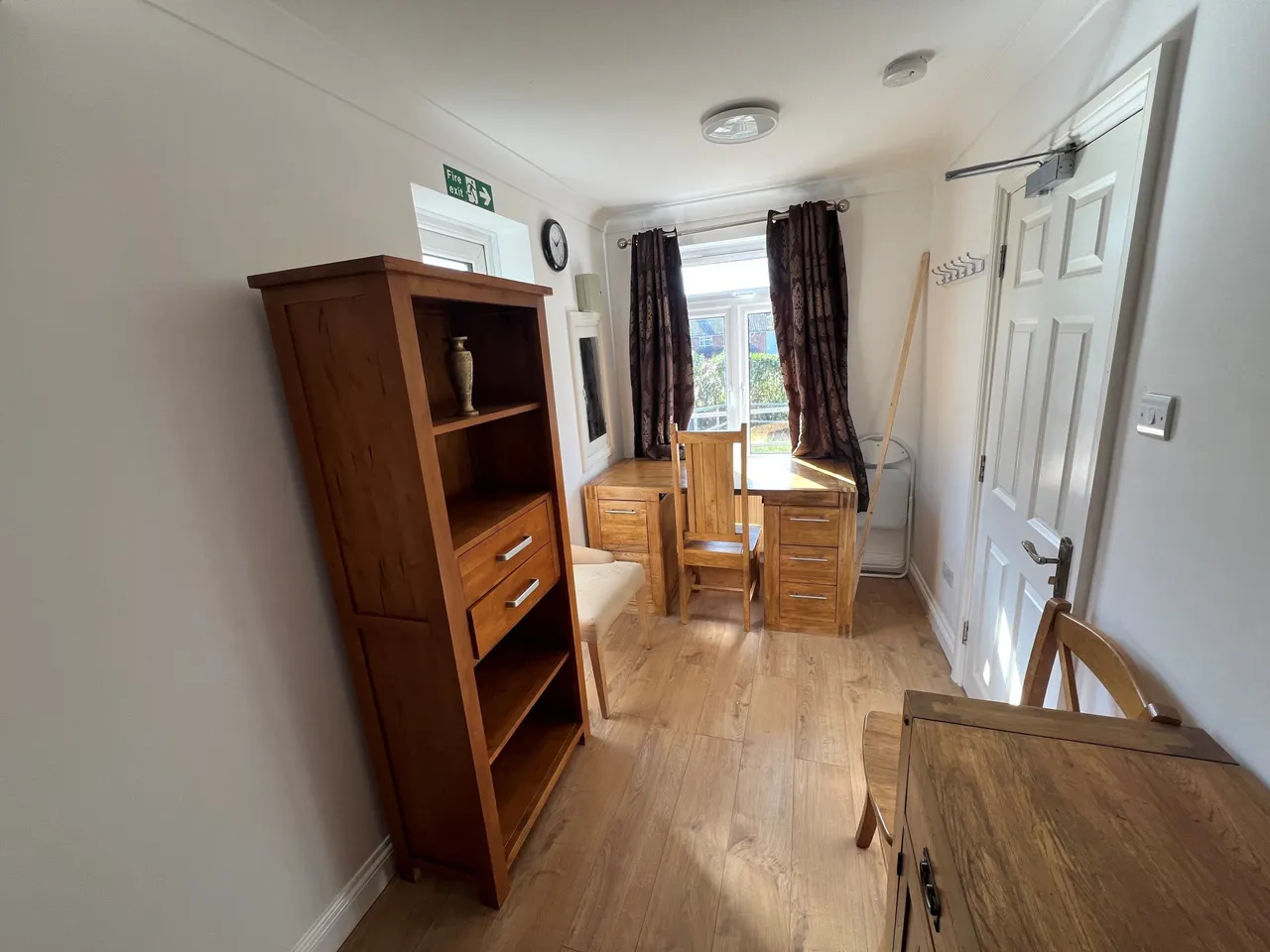 Gossops Green, RH11, photo 16