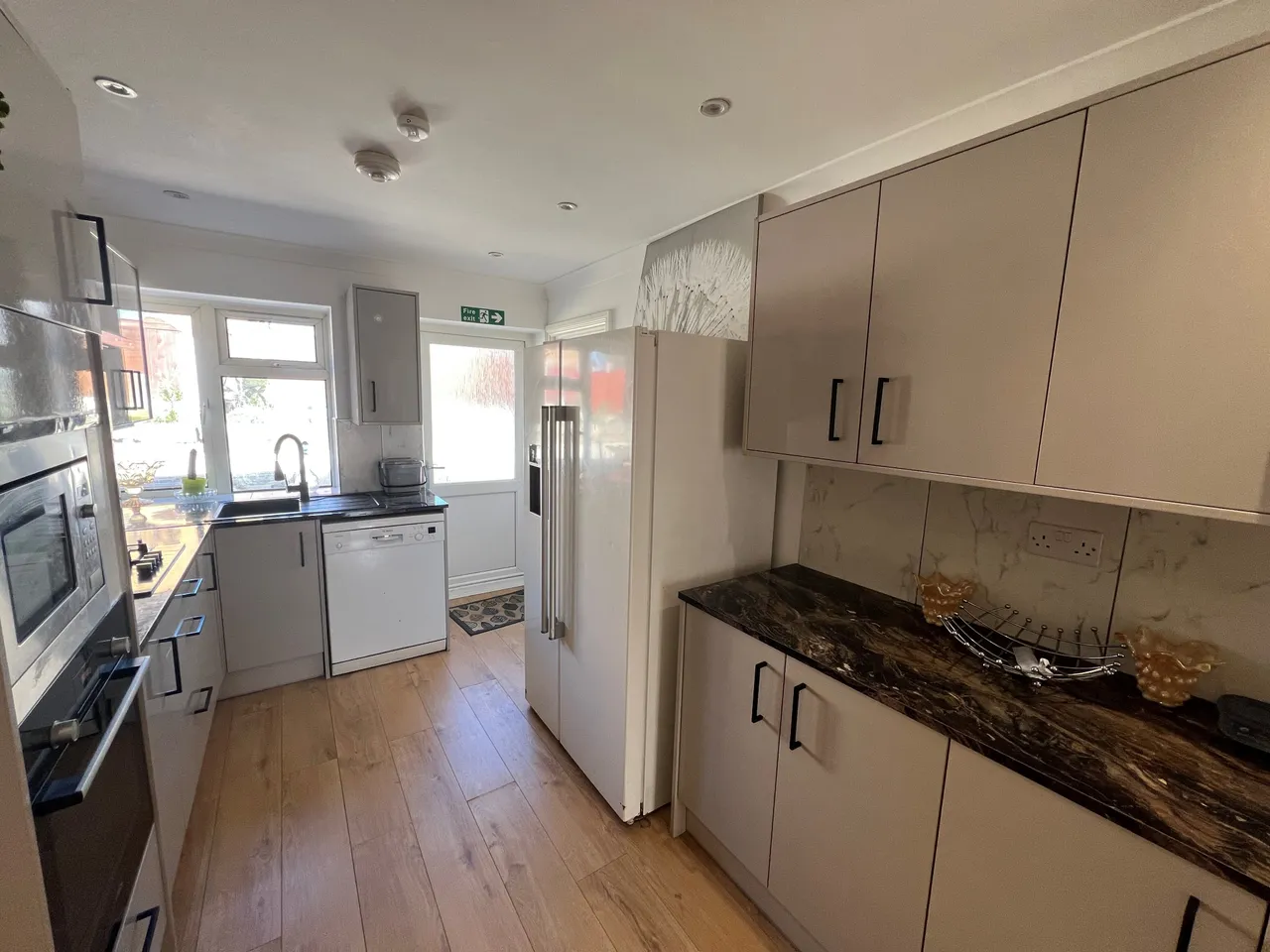 Gossops Green, RH11, photo 4