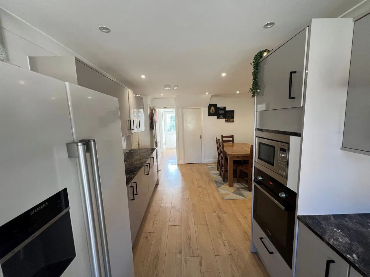 Gossops Green, RH11, photo 5
