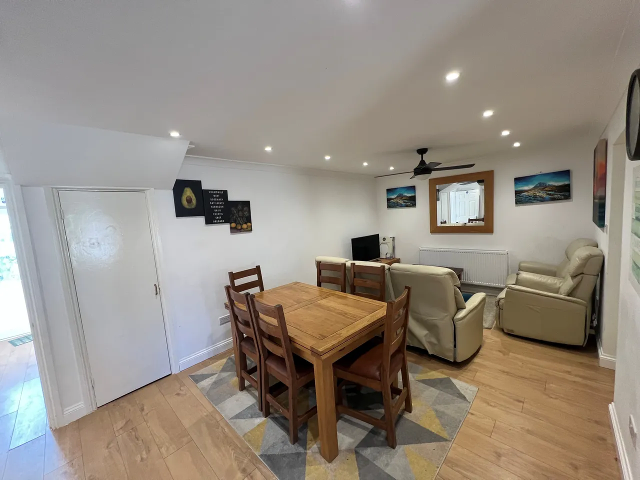 Gossops Green, RH11, photo 3