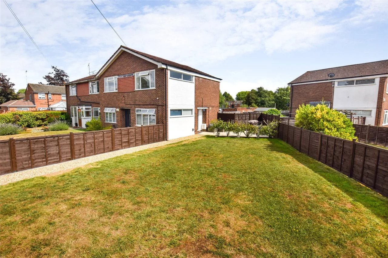 Cheyne Way, Farnborough, Hampshire, GU14 8SE, photo 4