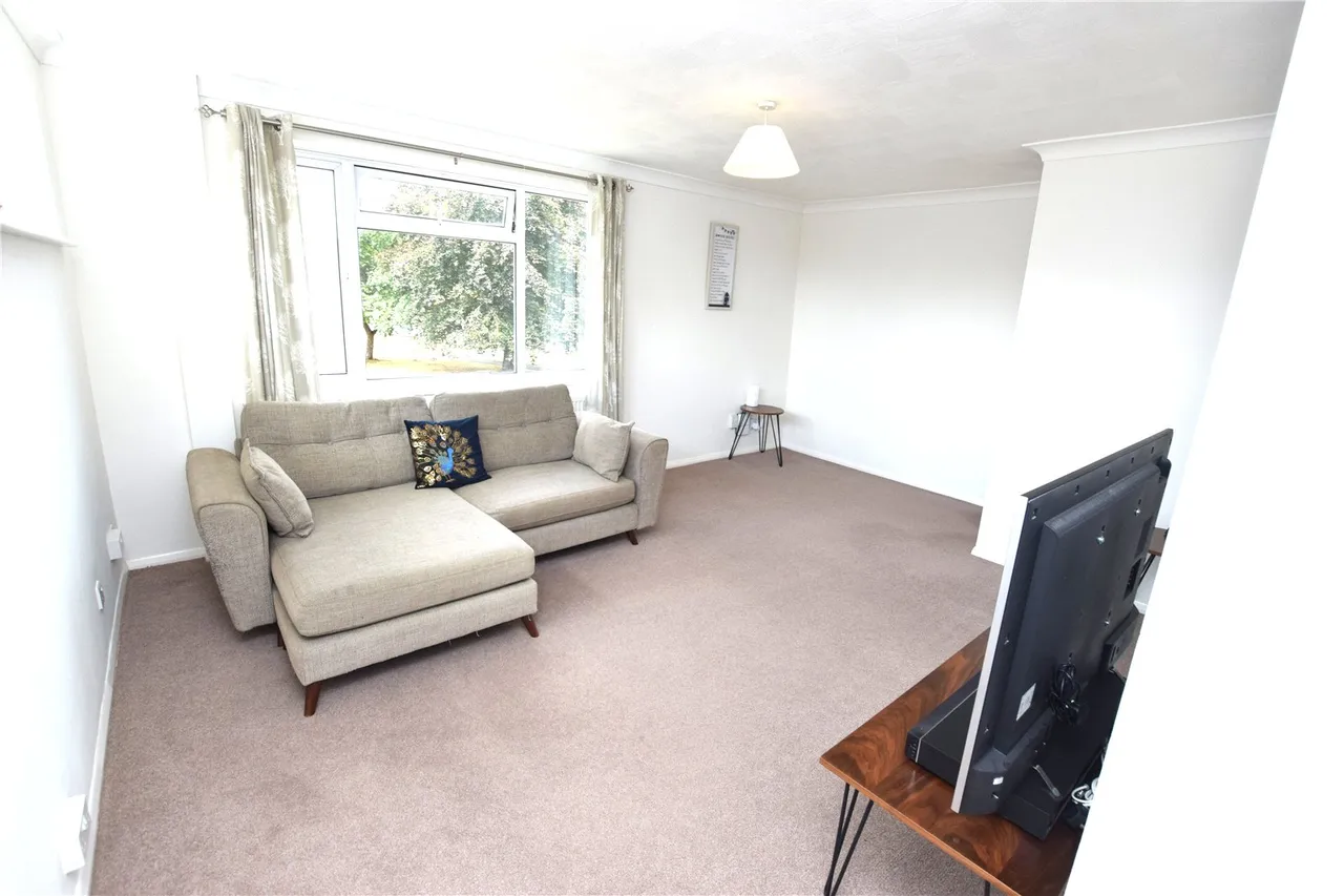 Cheyne Way, Farnborough, Hampshire, GU14 8SE, photo 5