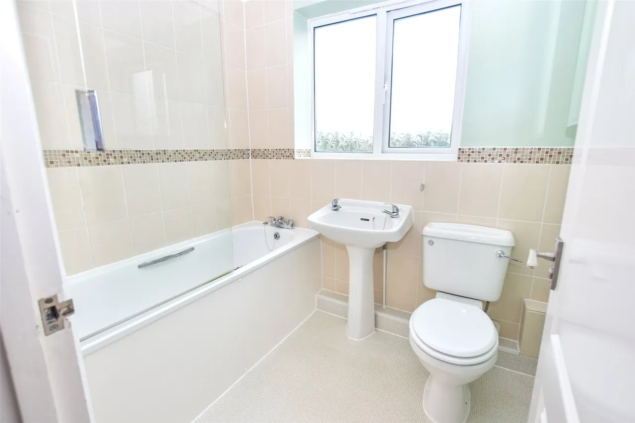 Cheyne Way, Farnborough, Hampshire, GU14 8SE, photo 9