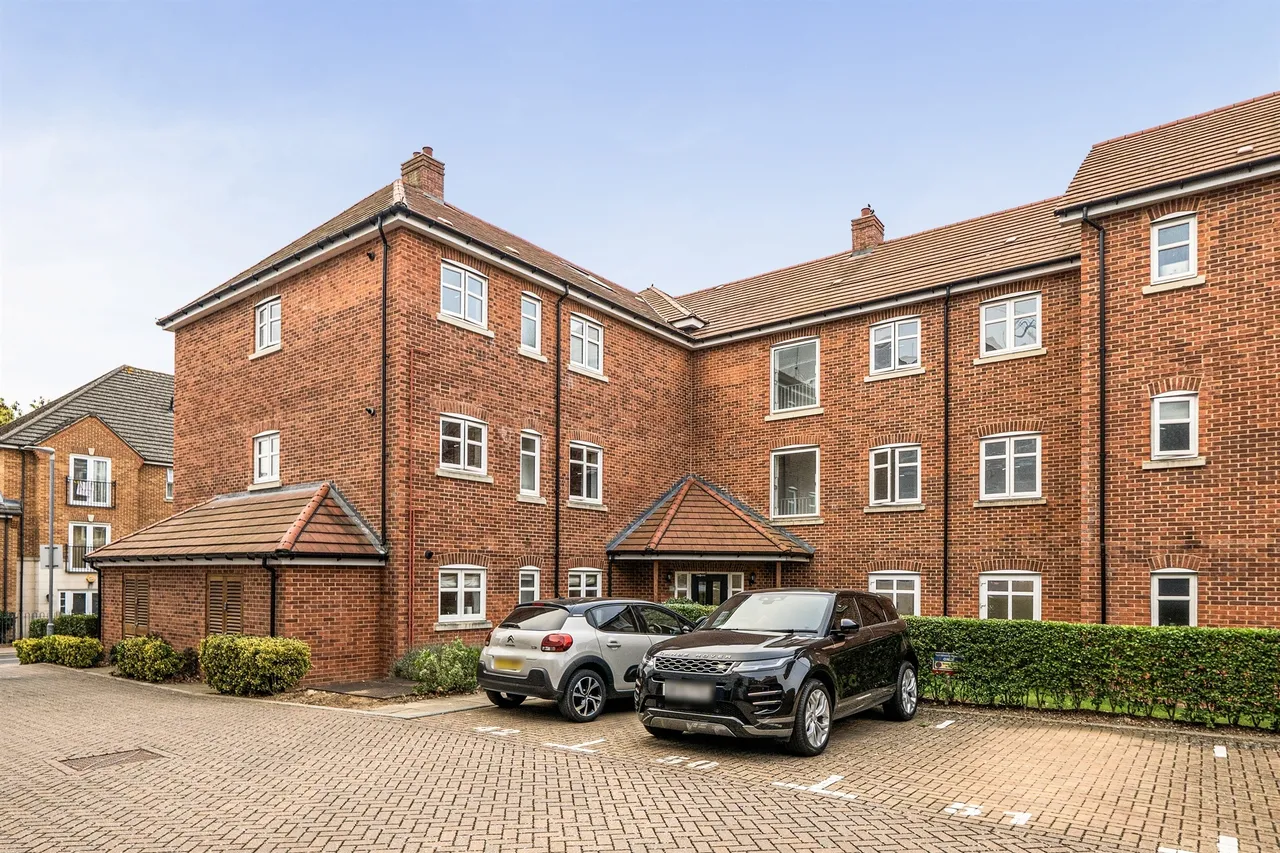 Robin Close, Enfield, EN2, photo 2