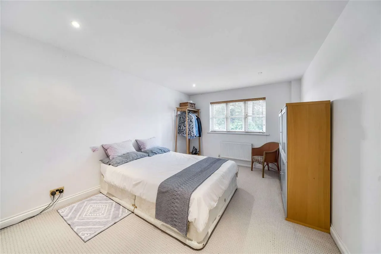 Main Street, Knossington, LE15, photo 17