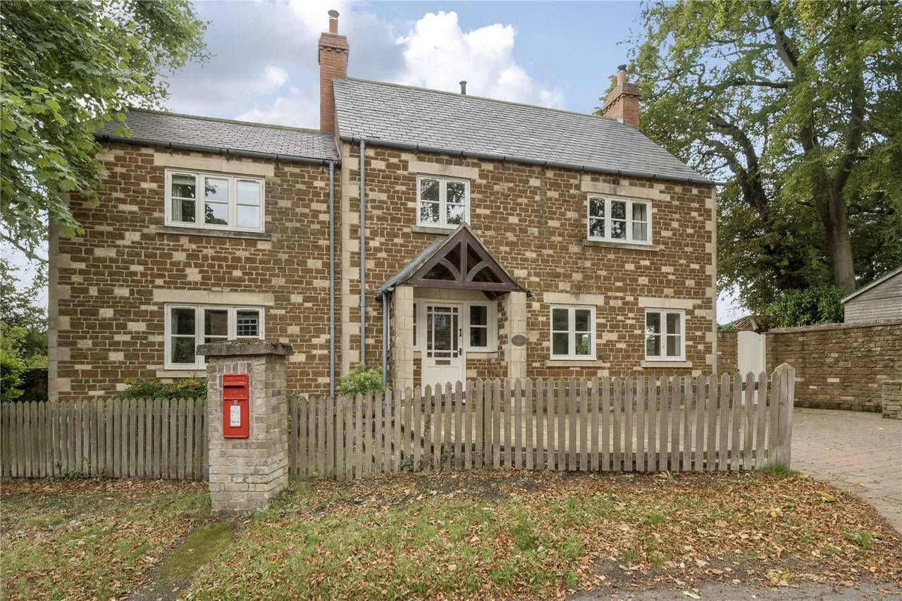 4 bed house for sale, Main Street, Knossington, LE15