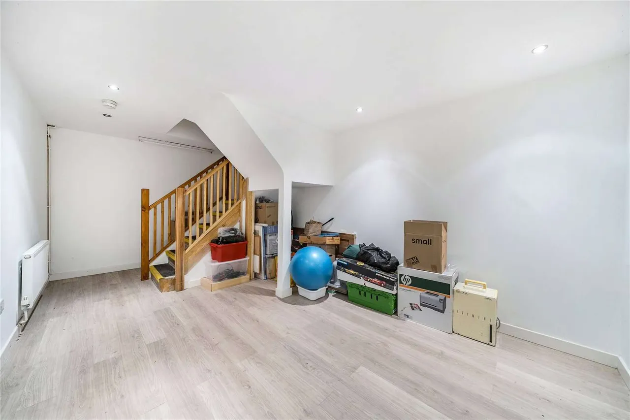 Main Street, Knossington, LE15, photo 10