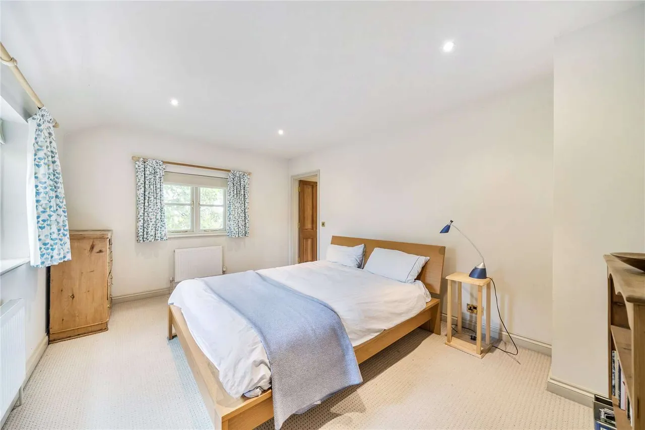 Main Street, Knossington, LE15, photo 12