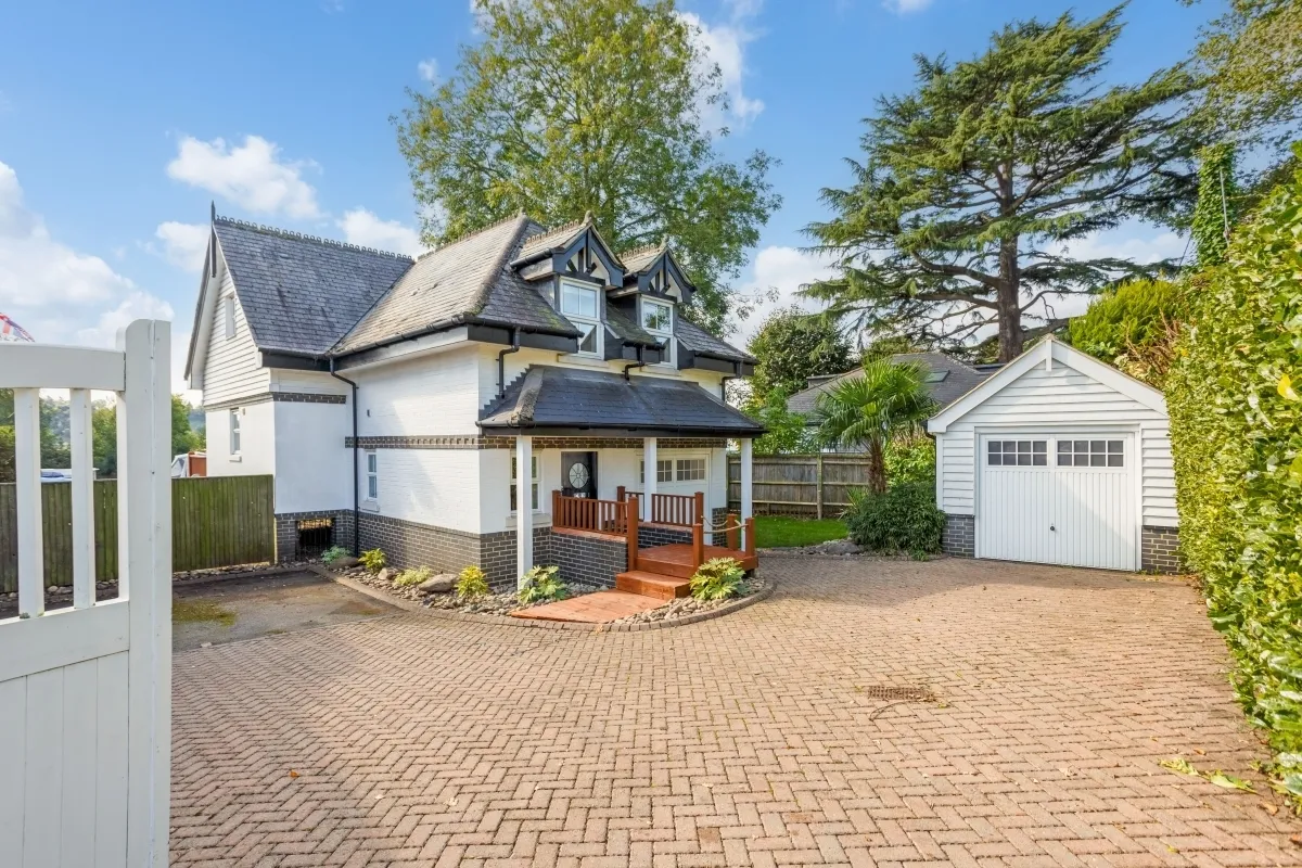 3 bed house to rent, Wharf Lane, Bourne End, SL8