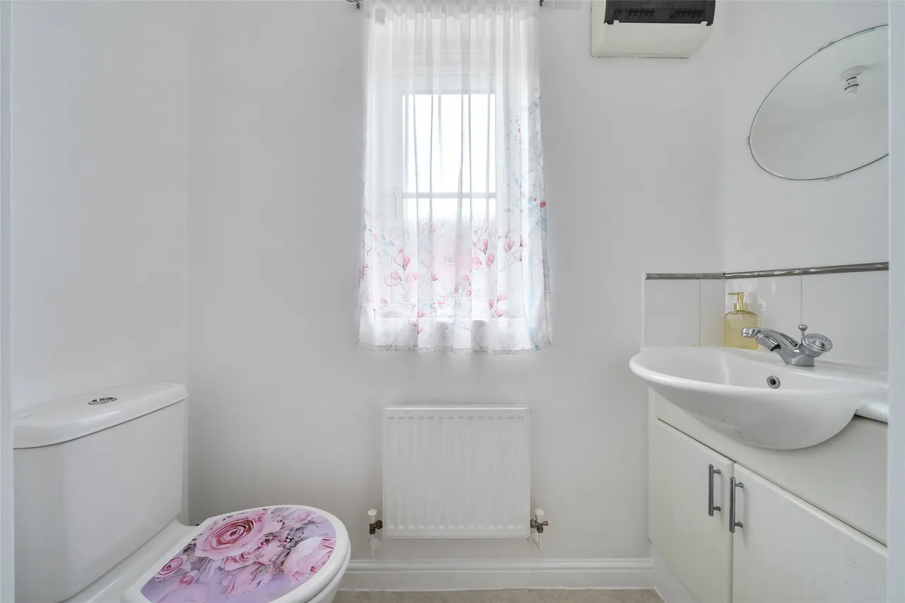 Holbeach Drive Kingsway, Gloucestershire, Quedgeley, GL2 2BF, photo 5