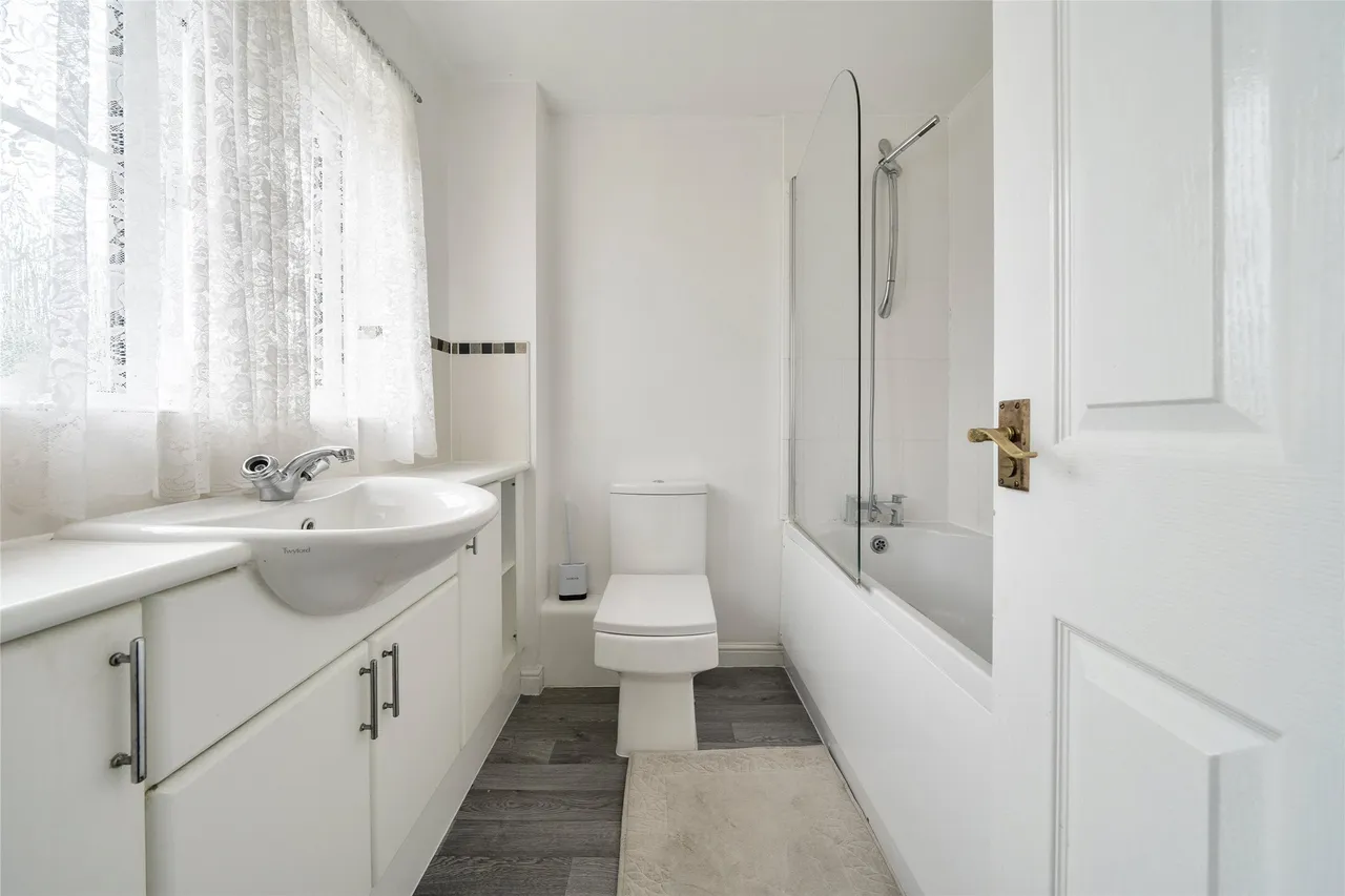 Holbeach Drive Kingsway, Gloucestershire, Quedgeley, GL2 2BF, photo 4
