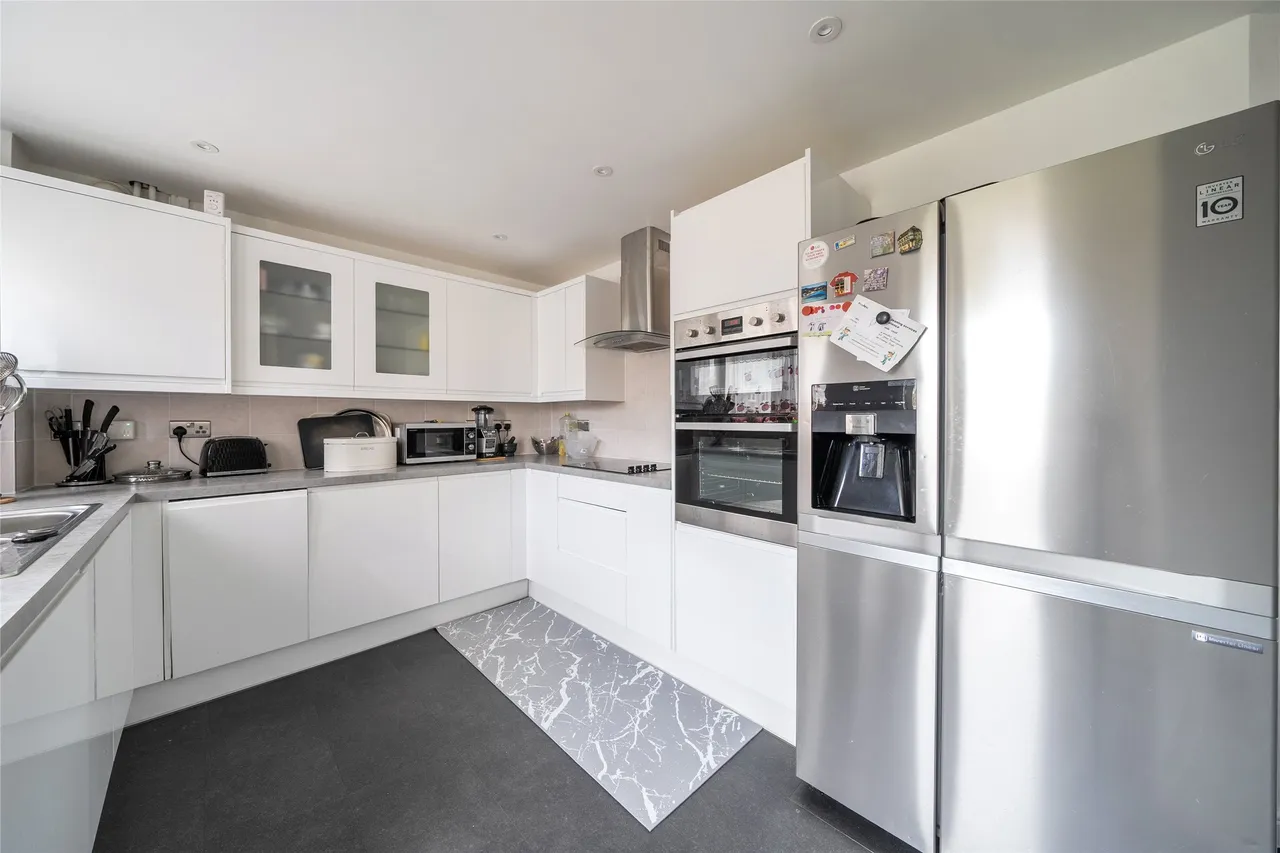 Holbeach Drive Kingsway, Gloucestershire, Quedgeley, GL2 2BF, photo 3