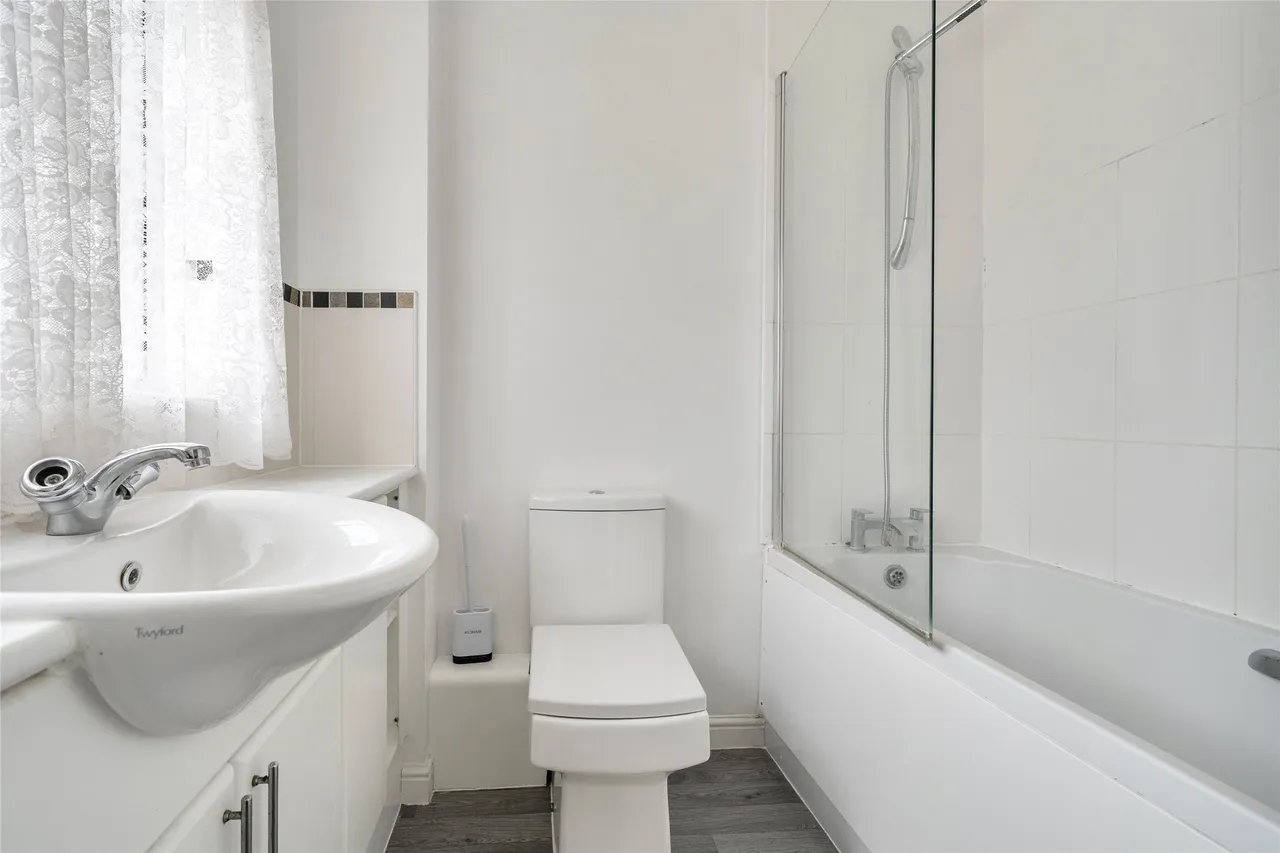 Holbeach Drive Kingsway, Gloucestershire, Quedgeley, GL2 2BF, photo 17