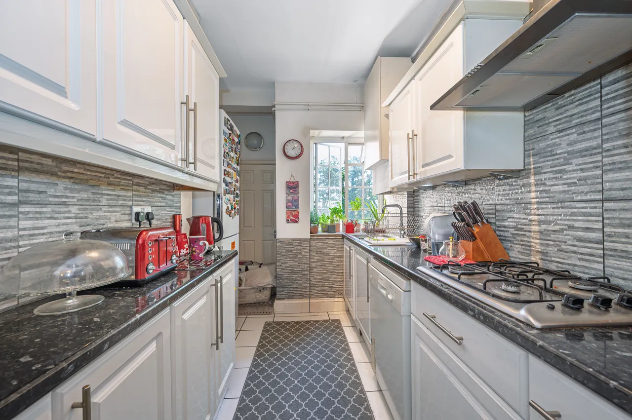 London, NW11, photo 3