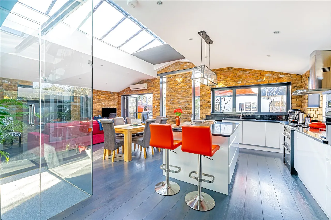 Waverley Avenue, Whitton, TW2 6DH, photo 3