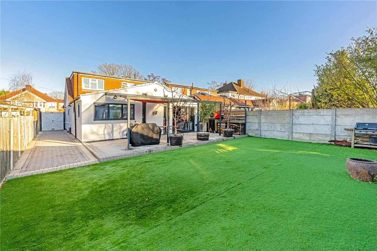 Waverley Avenue, Whitton, TW2 6DH, photo 2