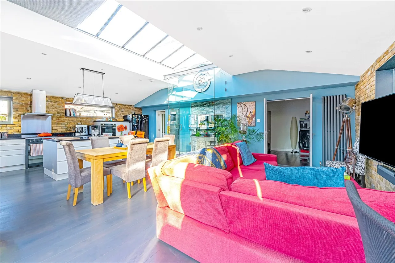 Waverley Avenue, Whitton, TW2 6DH, photo 5