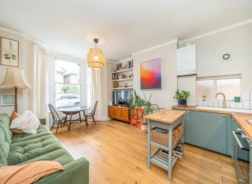 Blythe Vale, Honor Oak, SE6, photo 2