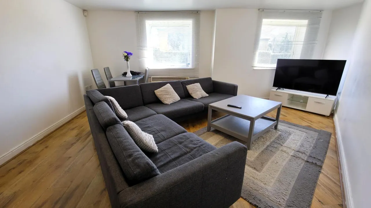 Hogg Lane, Grays, RM17, photo 5