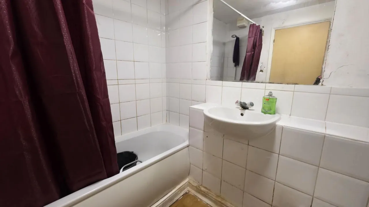 Hogg Lane, Grays, RM17, photo 8