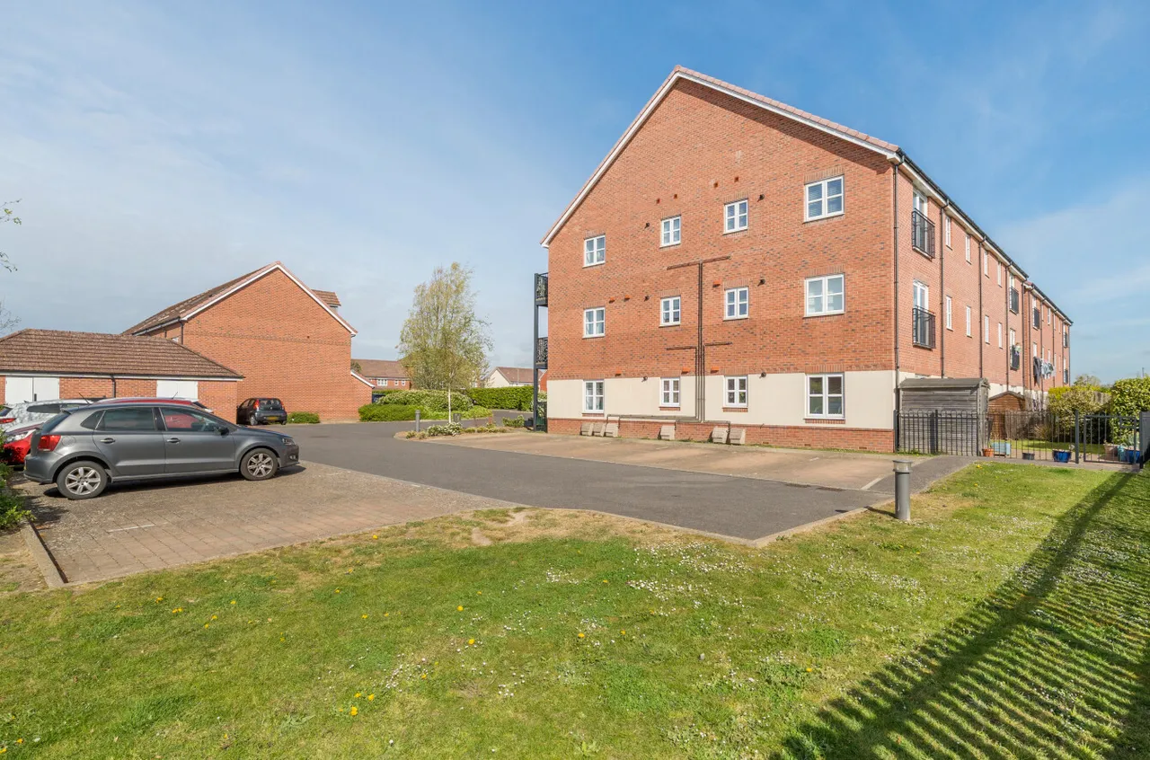 Amsbridge Crescent, Wick, BN17, photo 12