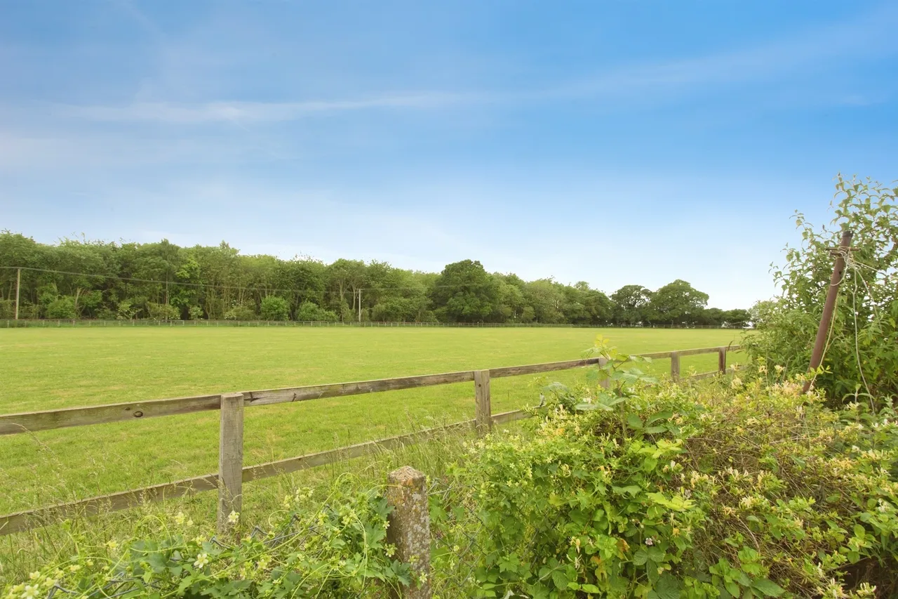 Highwood Crescent, Gazeley, CB8, photo 2