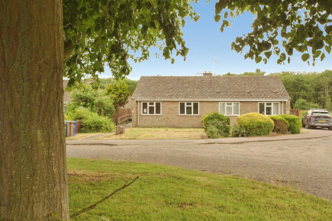 2 bed house for sale, Highwood Crescent, Gazeley, CB8