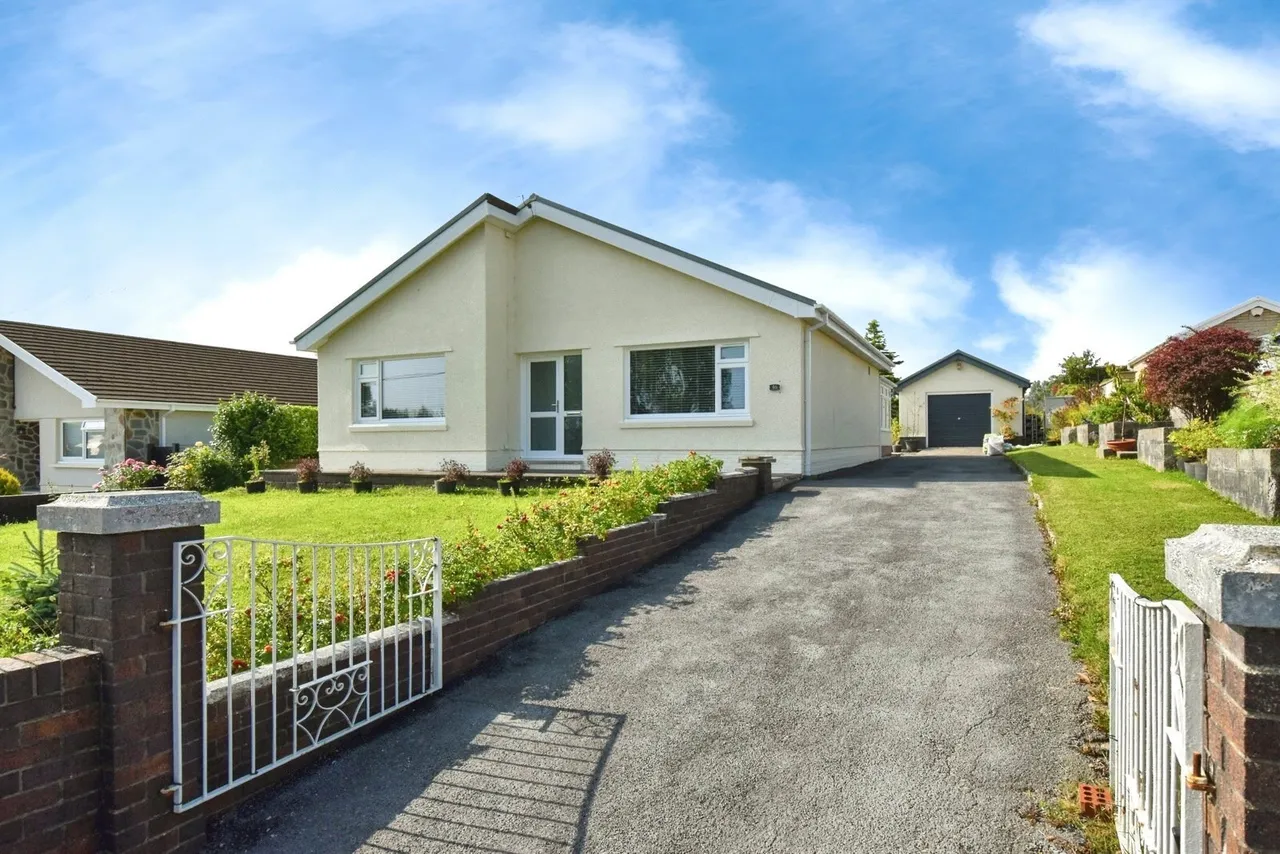 Hendre Road, Tycroes, SA18, photo 2