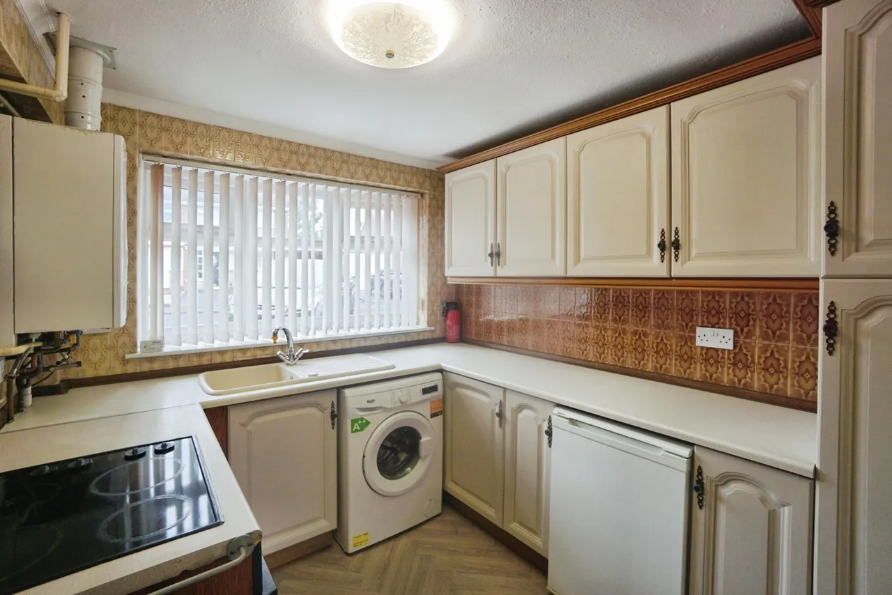 Colliers Close, Summer Hayes, WV12, photo 2