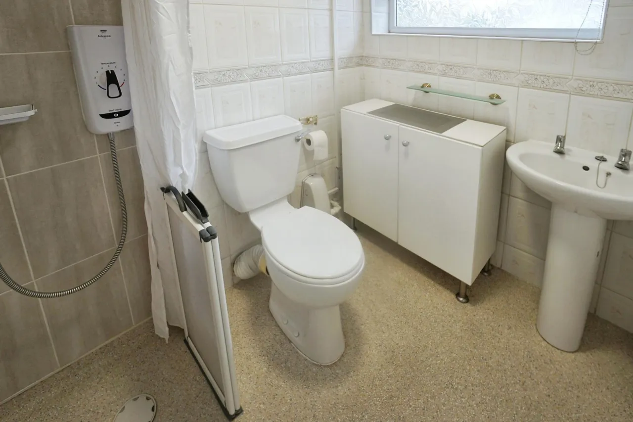 Colliers Close, Summer Hayes, WV12, photo 3