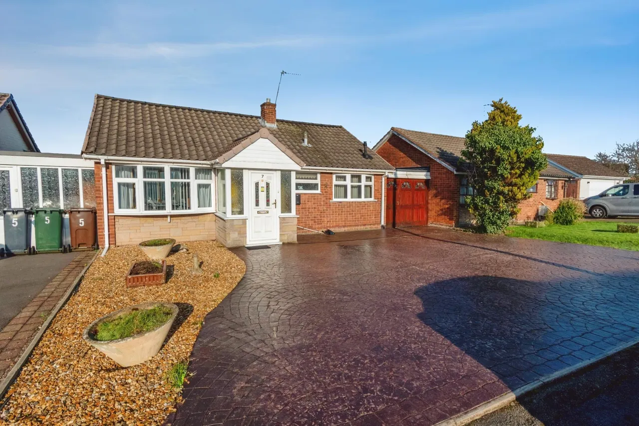 2 bed house for sale, Colliers Close, Summer Hayes, WV12