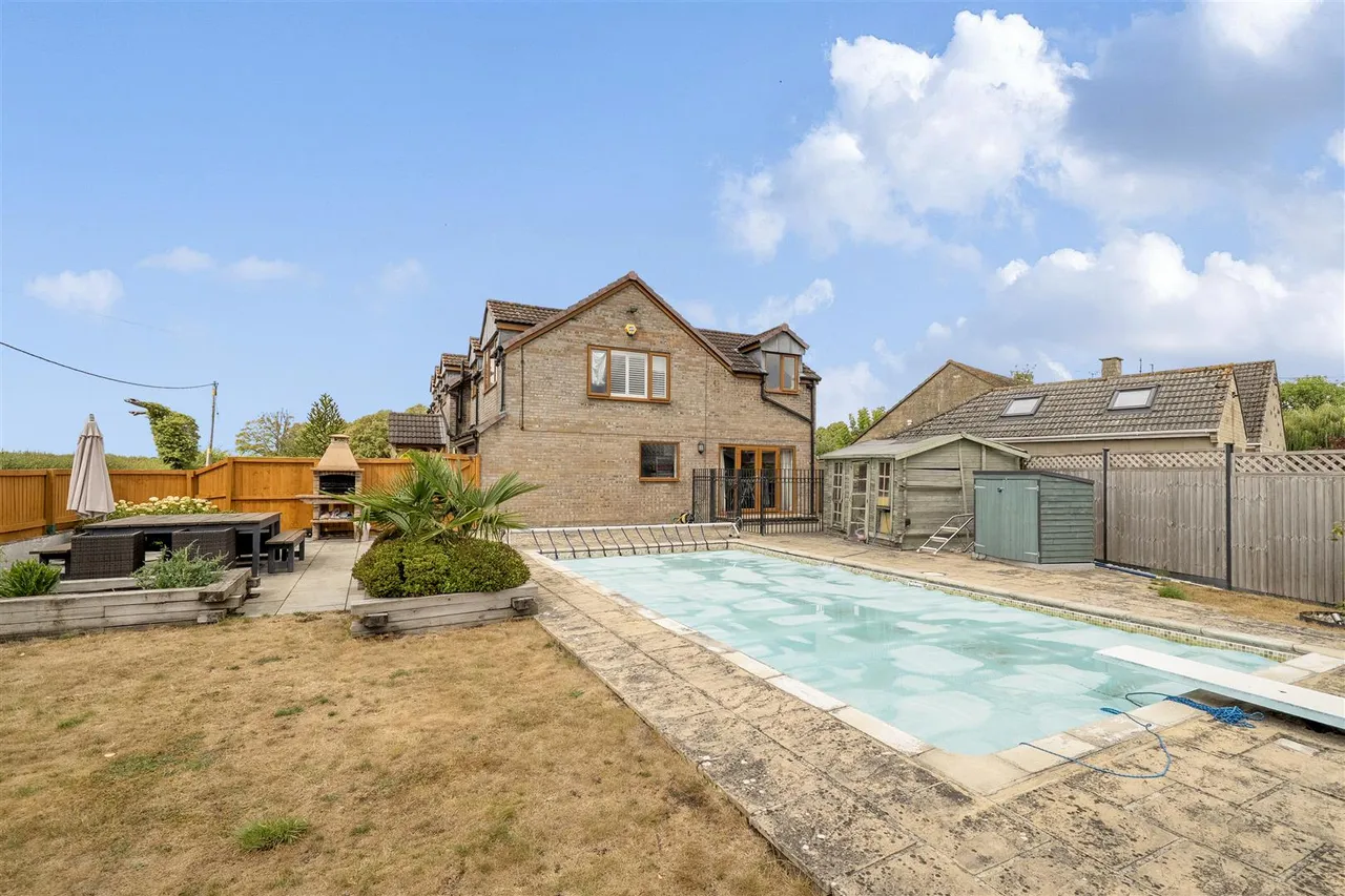 The Close, Hilmarton, SN11, photo 13