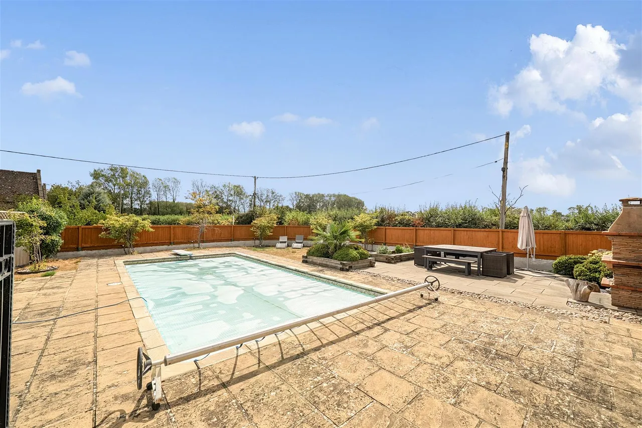The Close, Hilmarton, SN11, photo 2
